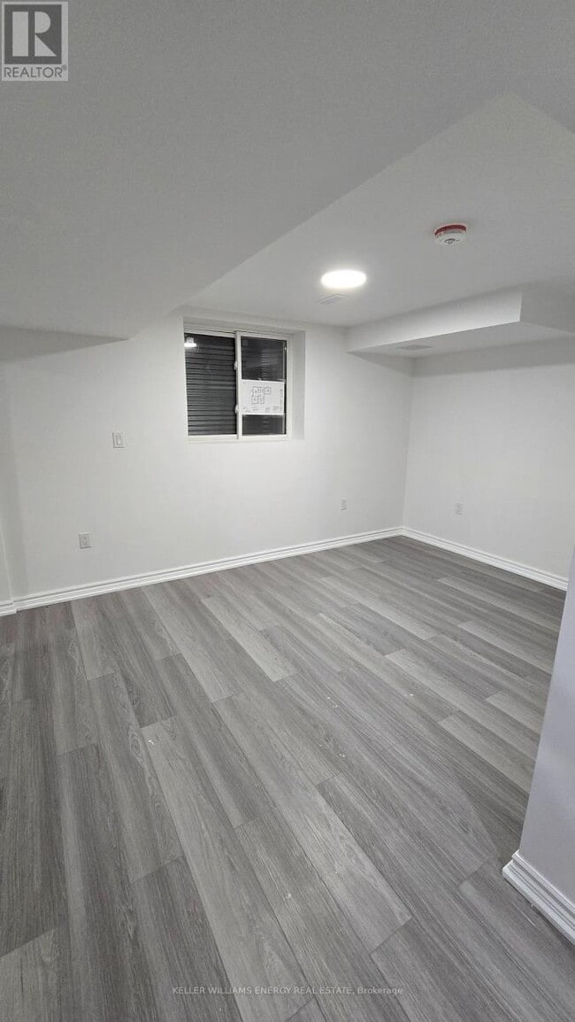 Building Photo - 36 Crombie St