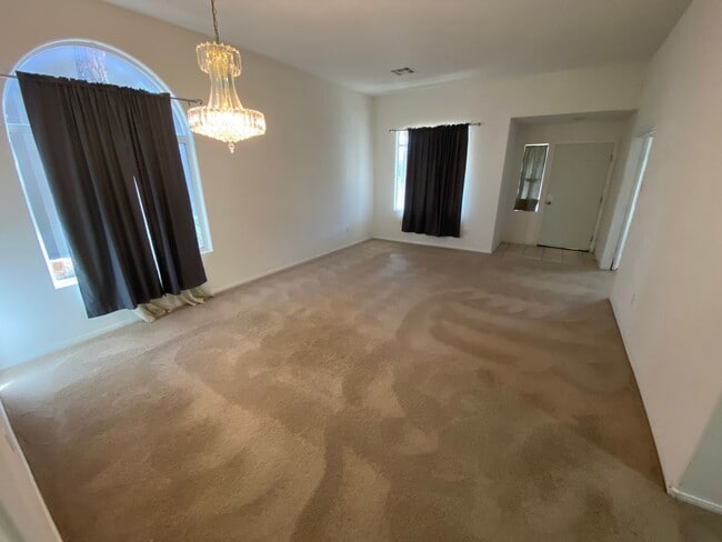 Foto del edificio - Wonderful 3 bed/2 bath home with a den located in Henderson.