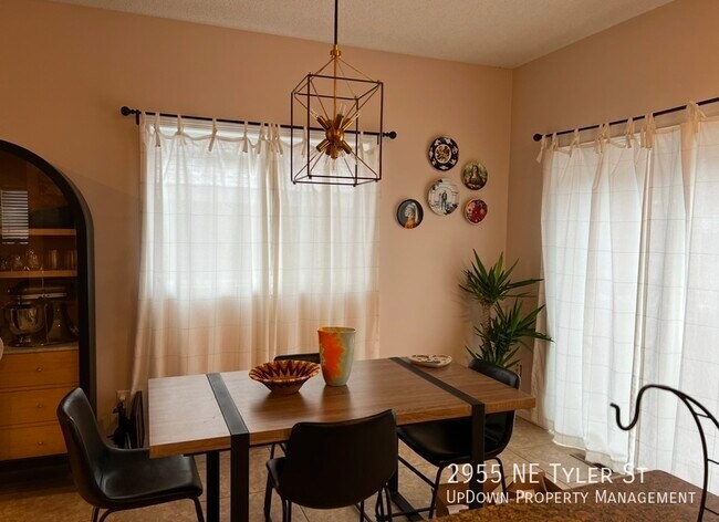 Foto del edificio - 2955 NE Tyler St
