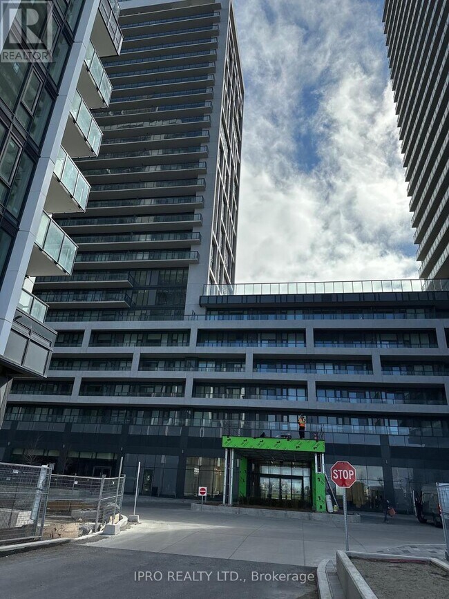 Photo du bâtiment - 8960-8960 Jane St