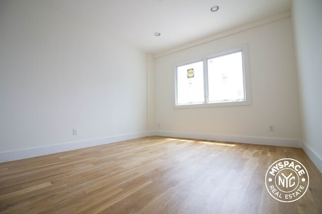 Building Photo - 126 Boerum St