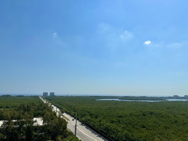 Building Photo - Sea View at Dania