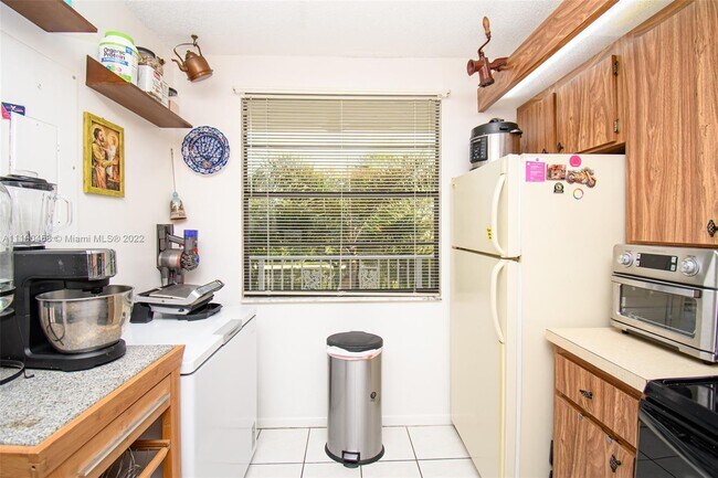 Building Photo - 6037 Balboa Cir