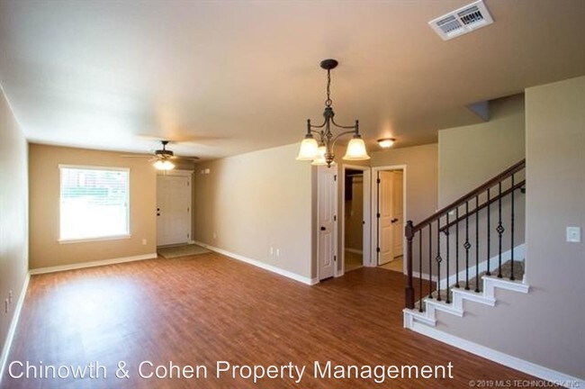 Building Photo - 3 br, 2.5 bath House - 3 W 32nd Ct