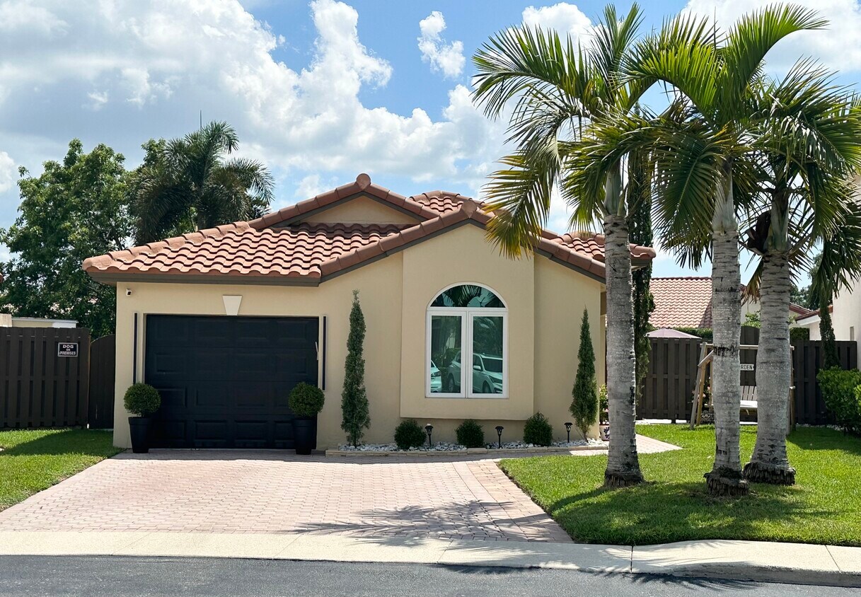 Foto principal - 470 Lakeside Cir