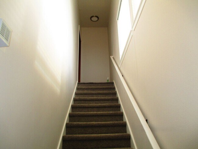 Building Photo - Becker-330/332