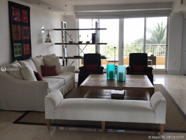 Foto del edificio - 799 Crandon Blvd