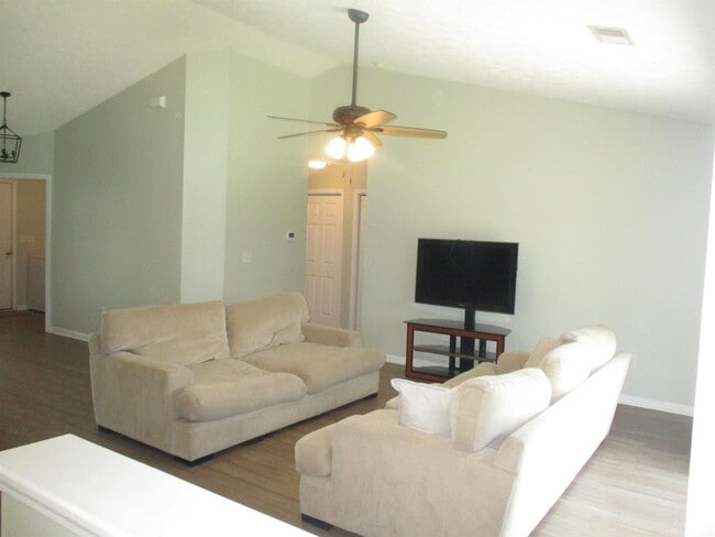 Building Photo - 112 Centennial Cir