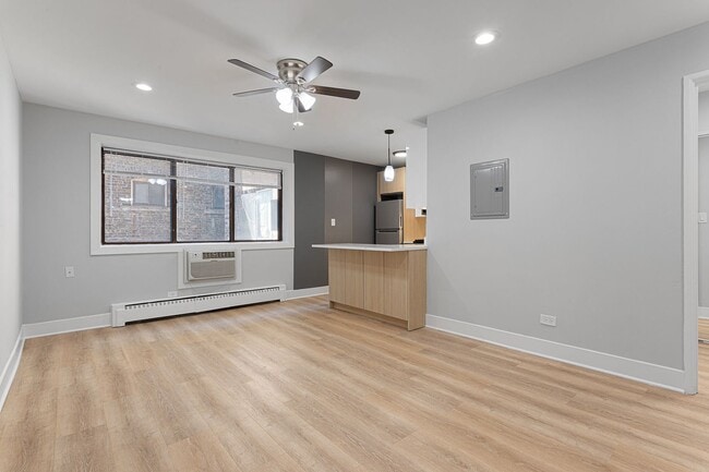 Building Photo - 5533 N Kenmore Ave