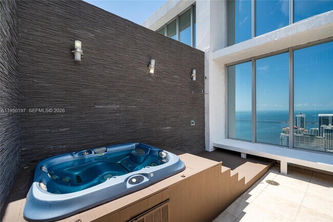 Foto del edificio - 495 Brickell Ave