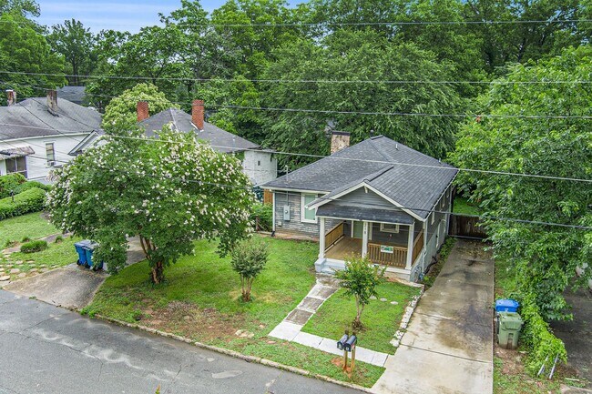 Foto del edificio - 4 Bedroom 3 Bath w/ Full Studio Basement