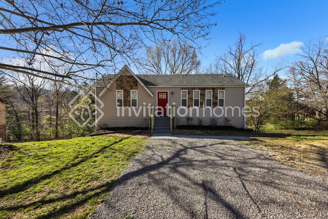 Building Photo - 5005 Rowena Dr