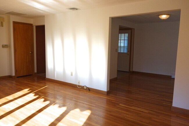 Building Photo - 31 Stearns Rd