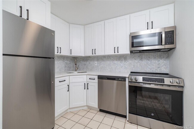 Foto del edificio - 440 W Broadway