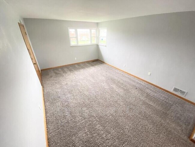 Building Photo - 1425 NW Washington Blvd