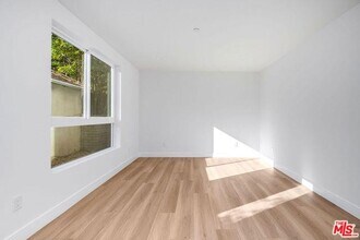 Building Photo - 10803 Kling St