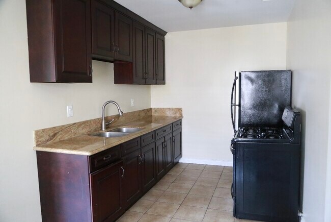 Foto del edificio - 1242-1244 Smithwood Dr