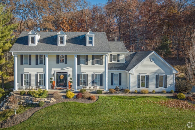 It's not unusual to come across spacious mansions with up to seven bedrooms in Chesterfield.