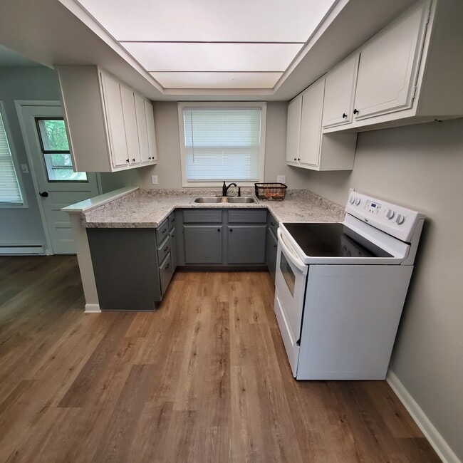 Building Photo - 16420 Willow Ridge Trail