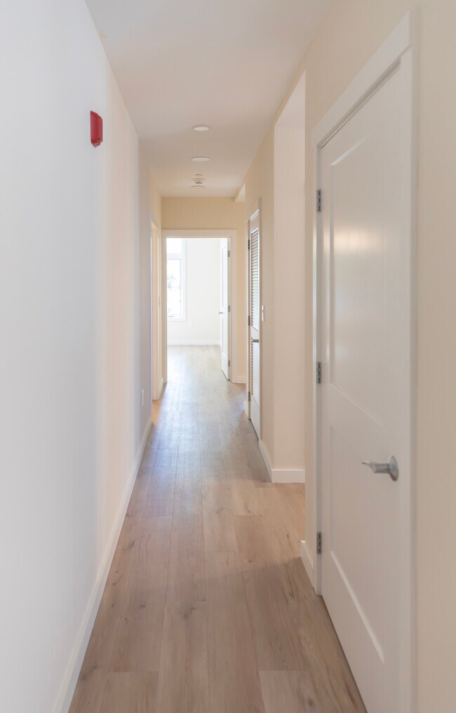 Foto del edificio - 102 Westford St