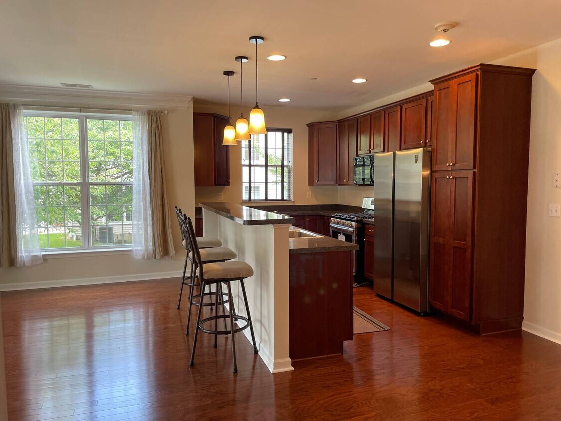 Foto principal - 406 Saratoga Ln