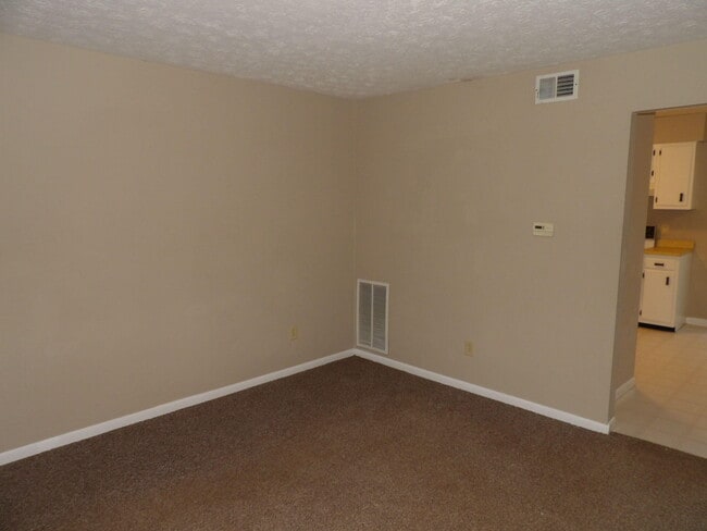 Building Photo - 207 Landings Dr