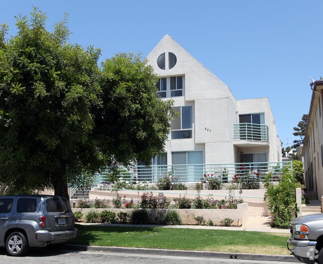 Building Photo - 937 10th St.