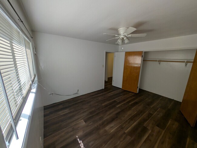 Foto del edificio - 220 W 1st Ave