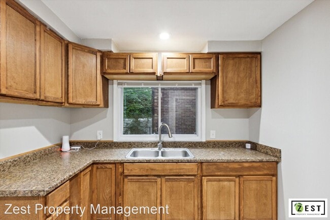 Building Photo - 2 br, 1 bath Apartment - 7601 Curtis Street
