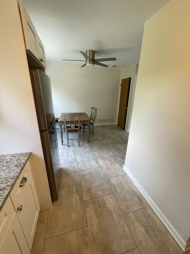 Foto del edificio - 3 Bed 1.5 Bath Updated Townhouse in Manche...