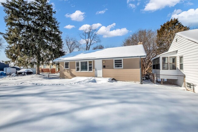 Building Photo - Charming 3-Bedroom, 1-bathroom home