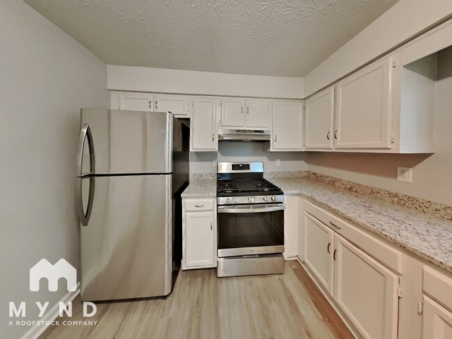 Building Photo - 9274 River Chase Way
