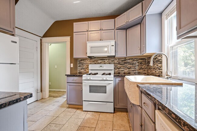 Foto del edificio - Incredible 5BD/2BA HGTV Remodeled Home near U of M & Dinky Town! Avail. 9/1/26!