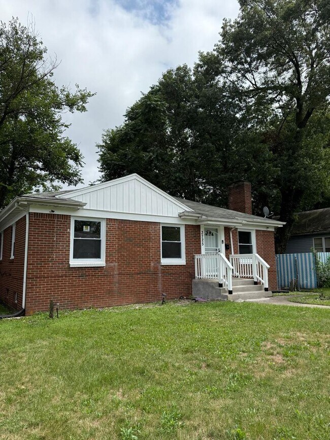 Building Photo - 3725 Tyler St