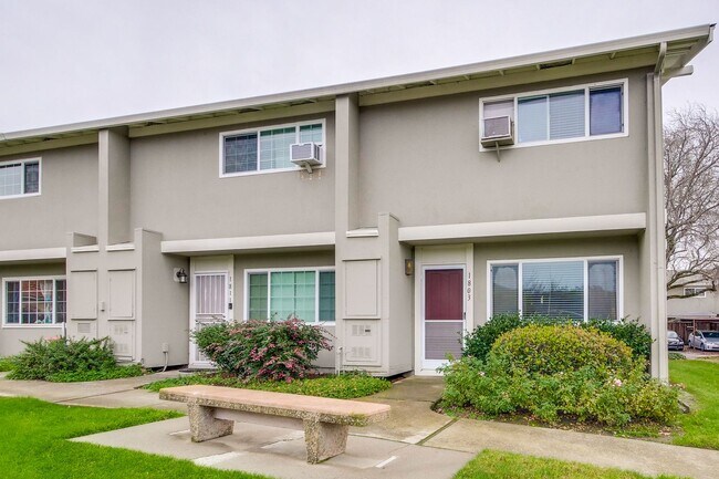 Building Photo - $600 Off The First Month Rent!!! Excellent...