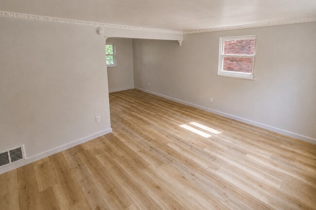 Foto del edificio - For Rent: Updated 2 Bedroom Townhouse in Carrick $1,400/Month