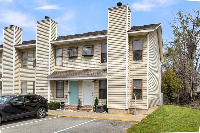 Foto del edificio - 206 Pine Shadow Dr