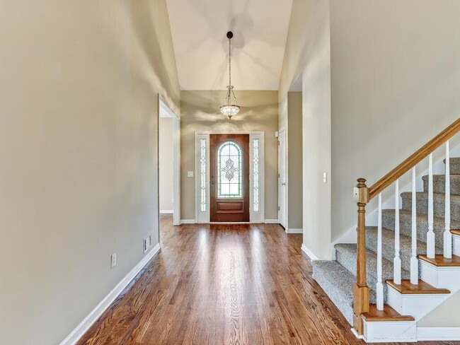 Building Photo - 2555 Highland Pointe Dr