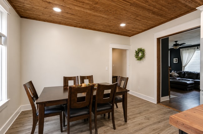 Foto del edificio - 5 Bed / 2 Bath Home in Portage, WI