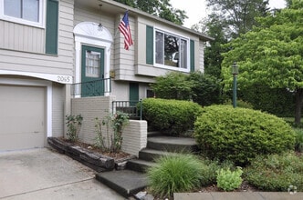 Building Photo - 2065 Yorktown Dr