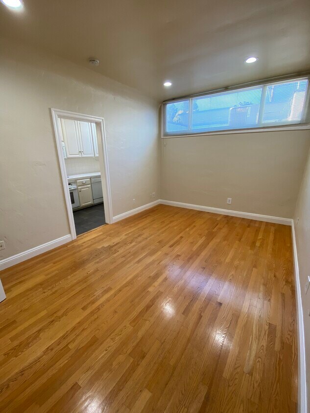 Primary Photo - 2267 Honolulu Ave