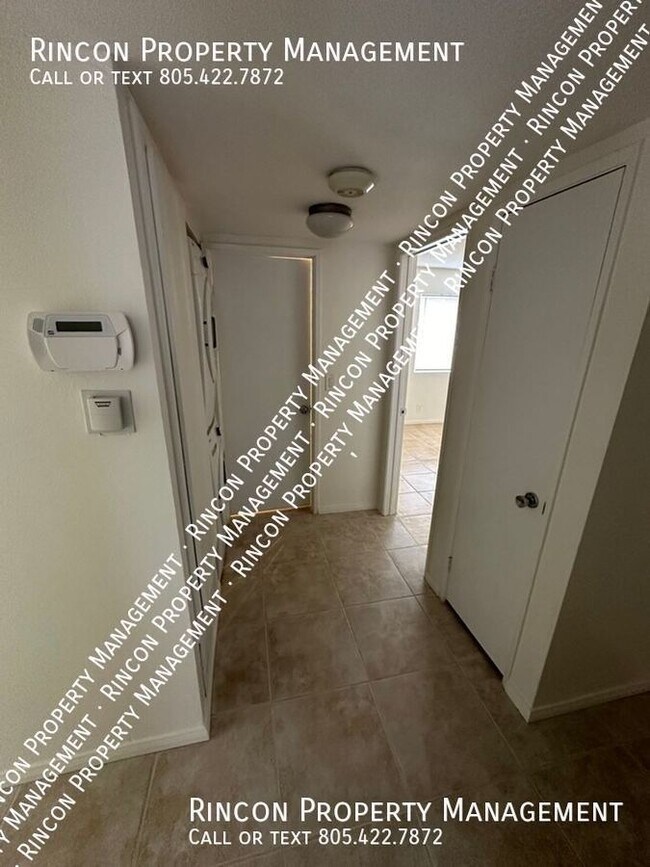 Building Photo - 2 Bedroom/ 1 Bath Condo *Convenient Locati...