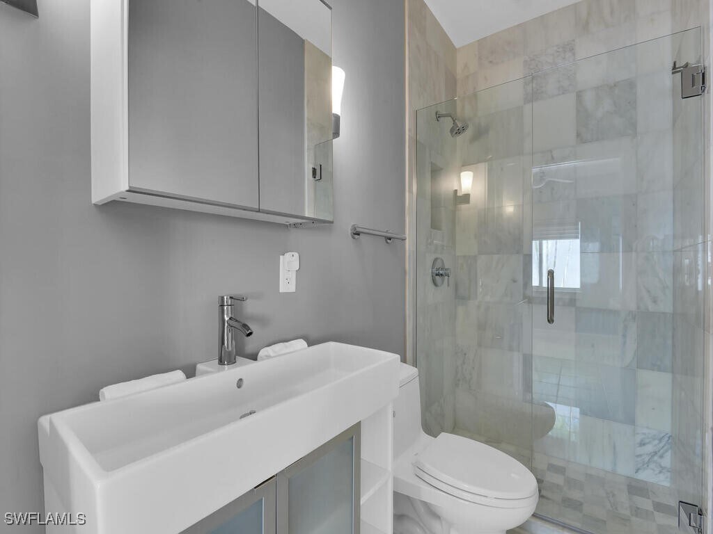 Foto principal - 740 5th Ave N