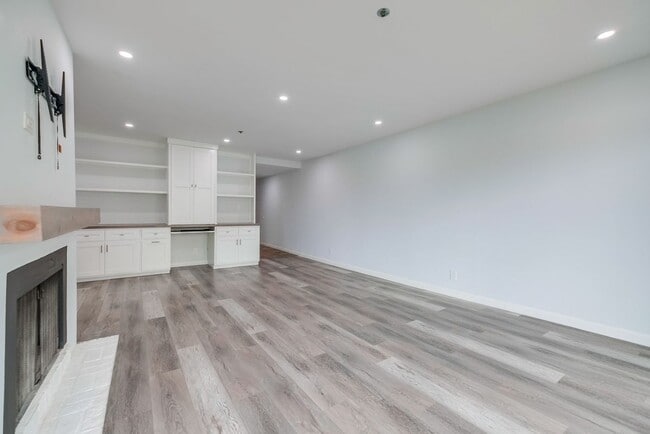Foto del edificio - 230 S Catalina Ave