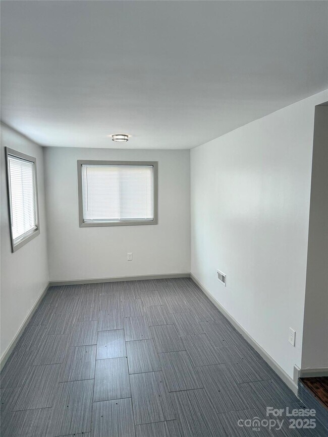 Foto del edificio - 3134 Parkway Ave