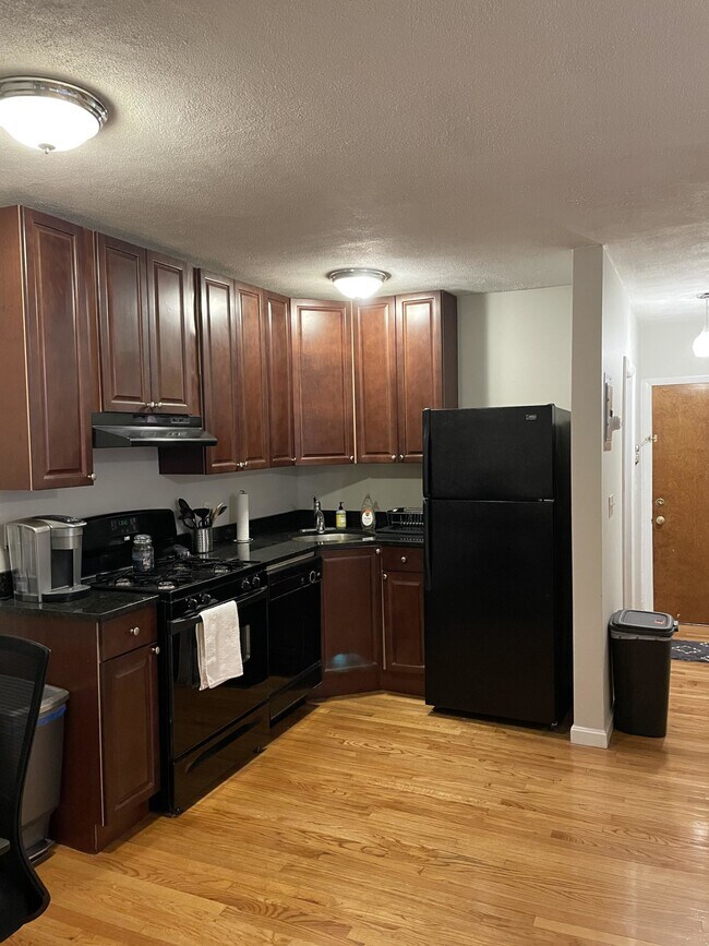Foto del edificio - 145 Endicott St