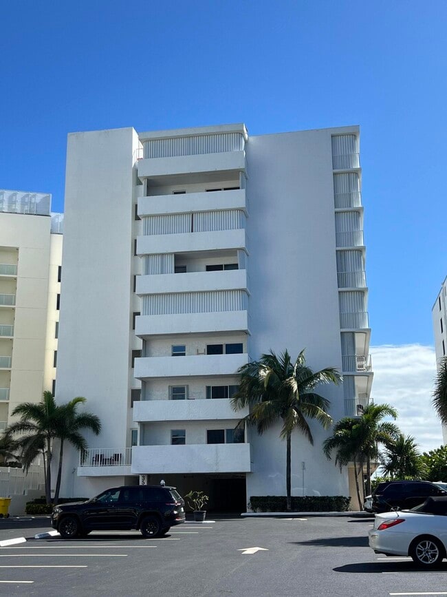 Building Photo - 3580 S Ocean Blvd