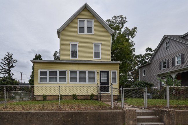 Building Photo - 602 Parry Ave