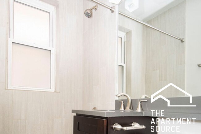 Foto del edificio - 511 W Belmont Ave