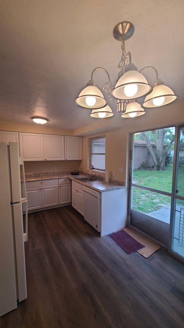 Building Photo - Newly Renovated 3-Bedroom/1-Bath Home In J...